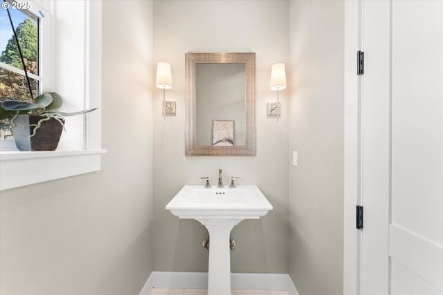 15007 Twin Fir Rd, Lake Oswego, OR 97035 - bathroom with baseboards
