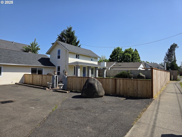 1060 SW 206th Ave, Beaverton, OR 97003 - traditional-style home with a fenced front yard