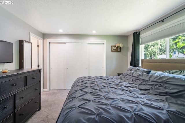 3141 SW 176th Ave, Beaverton, OR 97003 - bedroom featuring carpet flooring, a closet, and recessed lighting