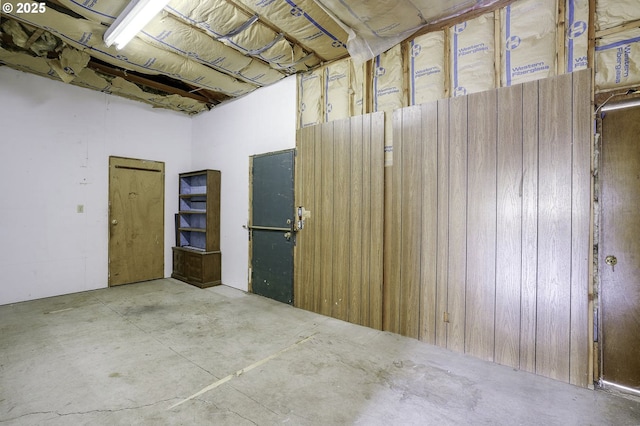 4805 NE 122nd Ave, Vancouver, WA 98682 - garage with wood walls