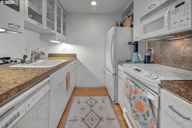 kitchen featuring white appliances, a sink, white cabinetry, tasteful backsplash, and recessed lighting