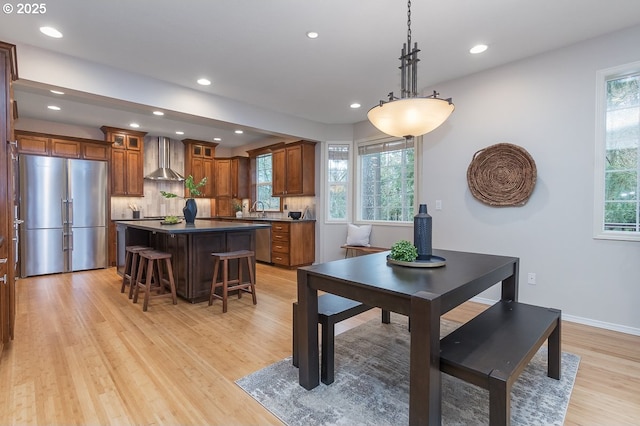 dining area with recessed lighting, light wood-style flooring, and baseboards