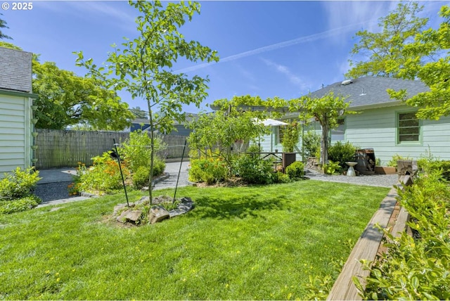 6814 N Wall Ave, Portland, OR 97203 - view of yard