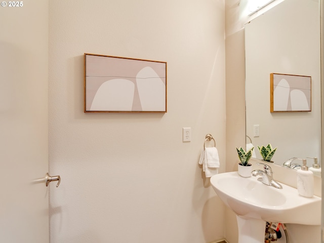 bathroom featuring sink