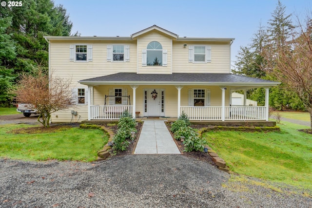 farmhouse-style home featuring a front lawn