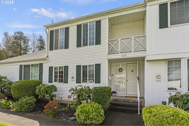 view of front of house with a shingled roof