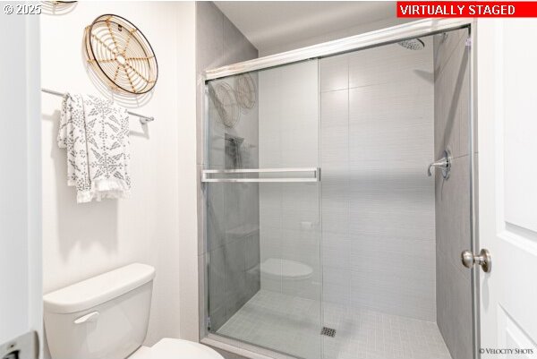 2747 Woodfern Ter Lot 57, Eugene, OR 97403 - bathroom with toilet and a stall shower