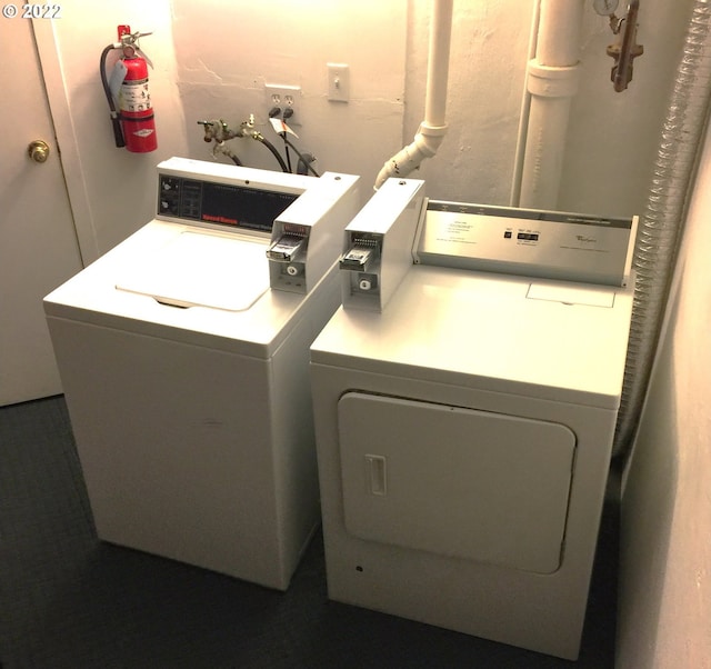 washroom featuring washer and clothes dryer