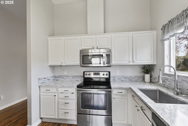 516 SE 8th Pl Unit H17, Battle Ground, WA 98604 - kitchen featuring white cabinetry, appliances with stainless steel finishes, a sink, and dark wood-type flooring