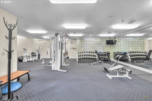 exercise room with visible vents and a ceiling fan