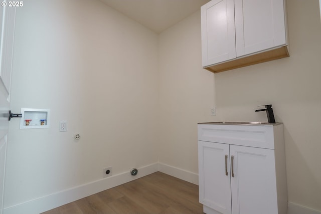 535 E St, Independence, OR 97351 - laundry area featuring wood finished floors, washer hookup, hookup for an electric dryer, and cabinet space