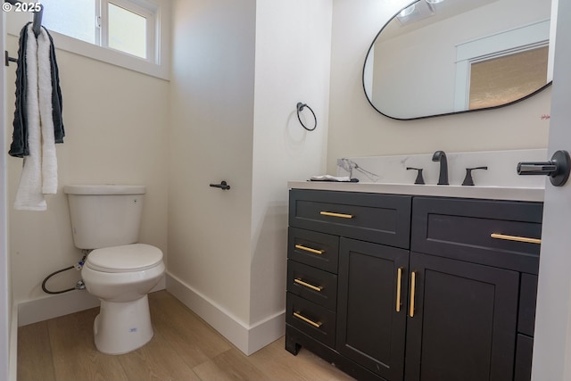 535 E St, Independence, OR 97351 - bathroom with wood finished floors and vanity
