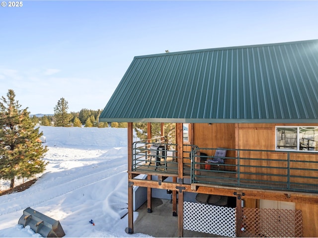 dock area with an exterior structure