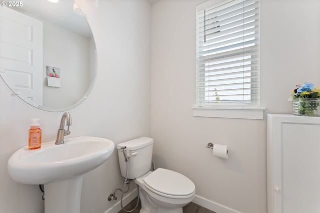 8229 SE Kinnaman St, Hillsboro, OR 97123 - bathroom featuring baseboards, toilet, and a sink