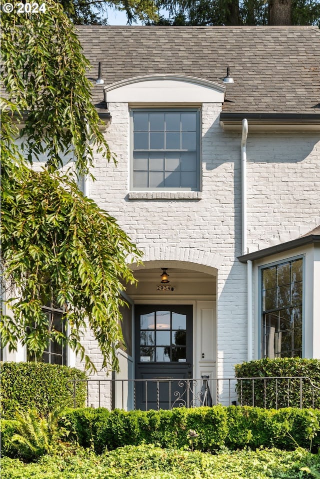 view of front of house featuring brick siding