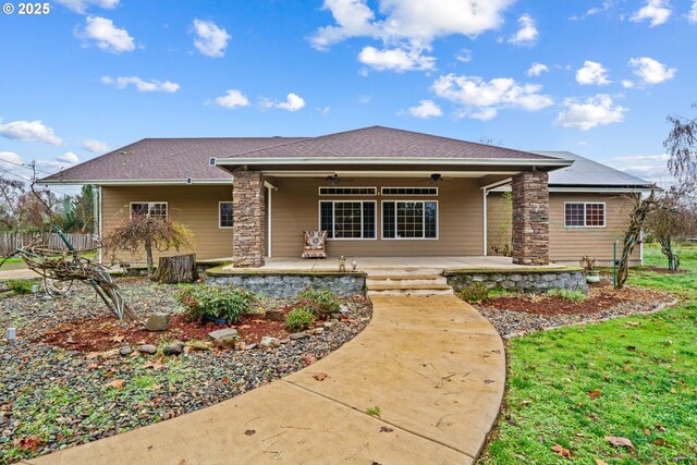 view of front of house featuring a front lawn and covered porch