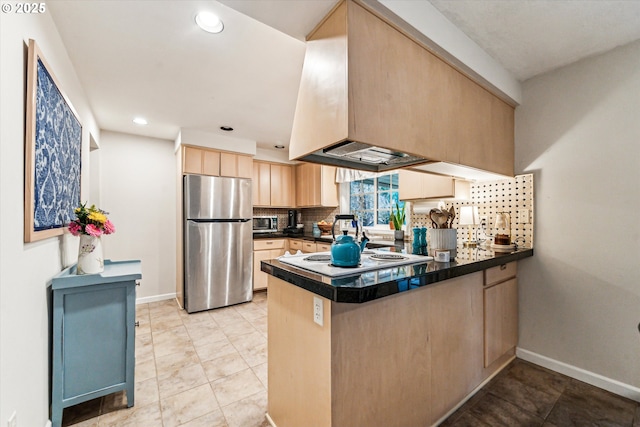 kitchen with backsplash, stainless steel appliances, kitchen peninsula, and light brown cabinets