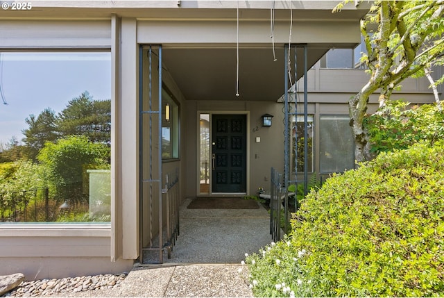 property entrance featuring stucco siding