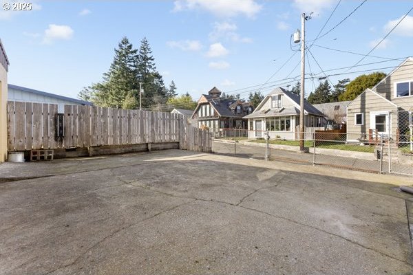1508 Union Ave, North Bend, OR 97459 - view of patio