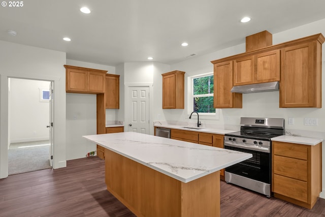 48438 E Meadow Way, Oakridge, OR 97463 - kitchen with stainless steel appliances, under cabinet range hood, a kitchen island, dark wood-type flooring, and recessed lighting