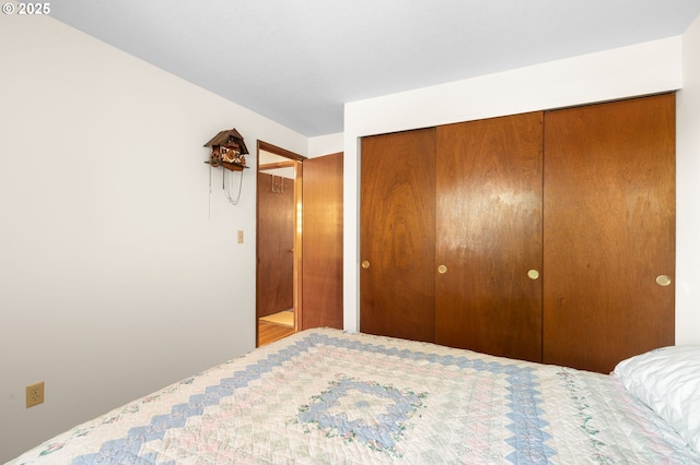 bedroom with a closet