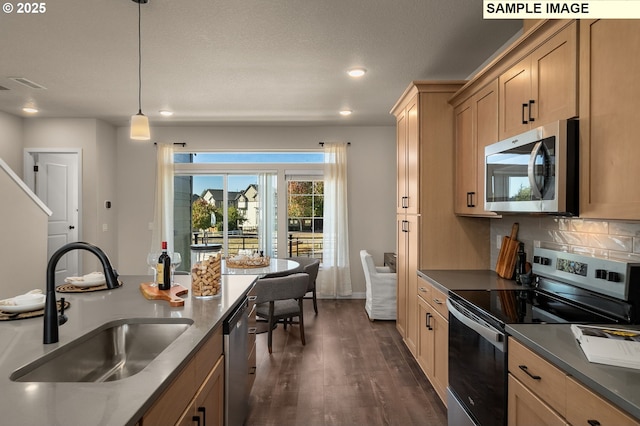 3522 SE Brookwood Ave, Hillsboro, OR 97123 - kitchen featuring stainless steel appliances, a sink, dark wood-type flooring, dark countertops, and recessed lighting