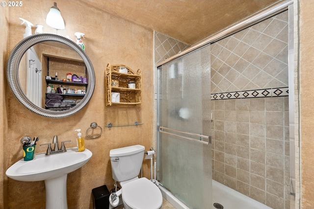 190 Walnut St, Myrtle Creek, OR 97457 - full bath with a stall shower, toilet, and a textured wall