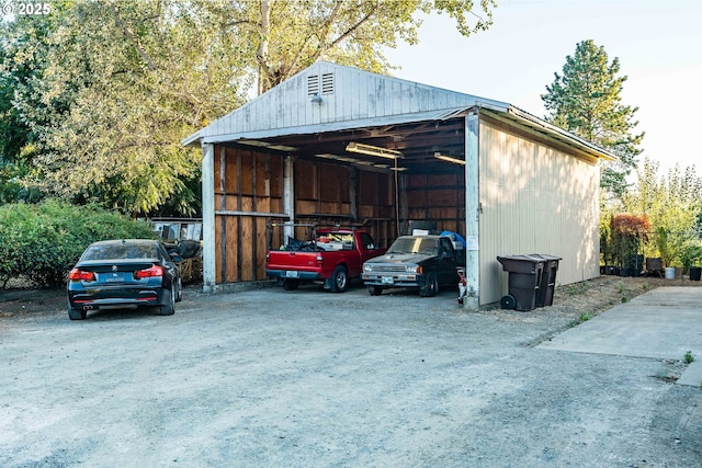 190 Walnut St, Myrtle Creek, OR 97457 - view of pole building featuring a carport and driveway