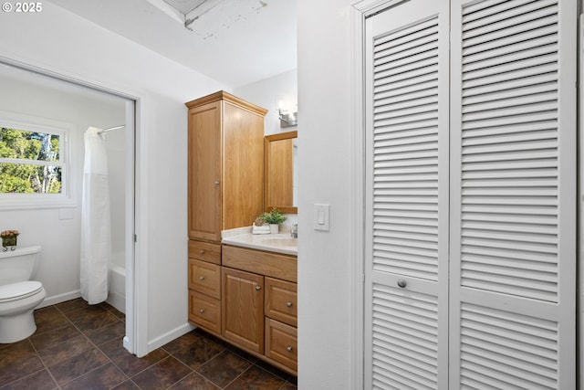1013 NE Birchwood Dr, Hillsboro, OR 97124 - bathroom featuring toilet, a closet, vanity, shower / tub combo, and baseboards
