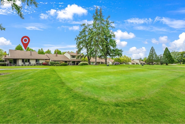 view of yard with golf course view