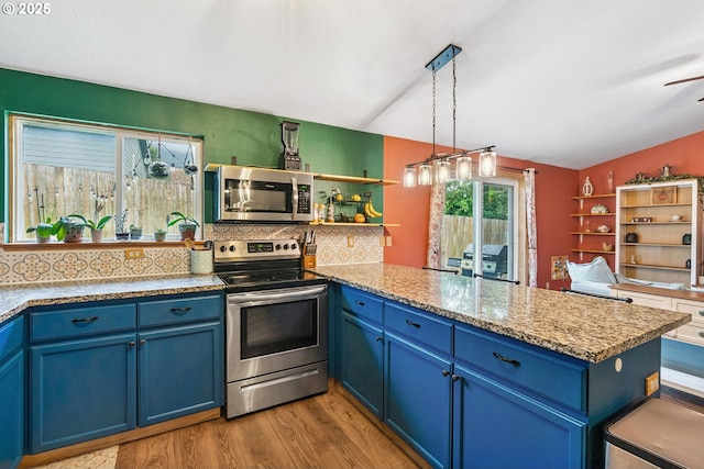 108 Watts Ave, Cascade Locks, OR 97014 - kitchen featuring stainless steel appliances, blue cabinets, a peninsula, light wood-type flooring, and lofted ceiling