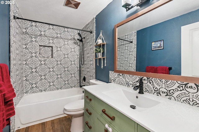 108 Watts Ave, Cascade Locks, OR 97014 - bathroom featuring shower / bath combination with curtain, vanity, and wood finished floors