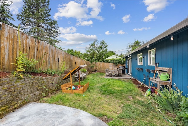 108 Watts Ave, Cascade Locks, OR 97014 - fenced backyard with a patio area