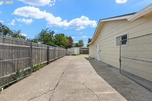 2065 Providence St, Eugene, OR 97401 - view of street