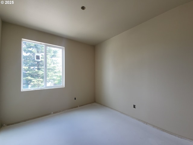 600 4th St, Gervais, OR 97026 - unfurnished room with concrete floors