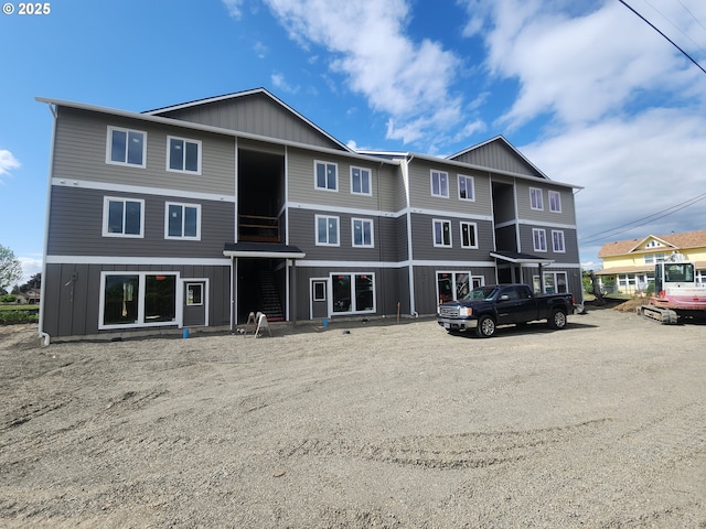 600 4th St, Gervais, OR 97026 - view of front of home featuring board and batten siding