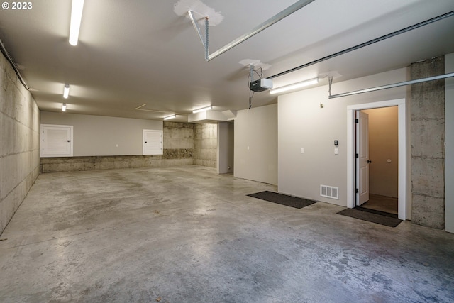 304 N Bridgeton Rd, Portland, OR 97217 - garage with a garage door opener