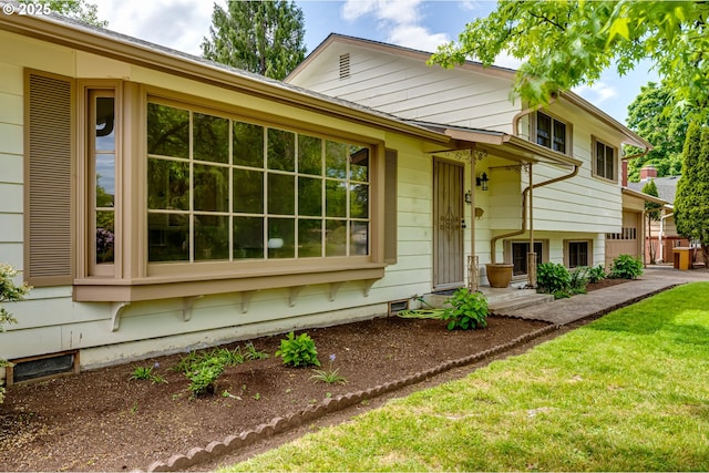 488 Pinto Way, Eugene, OR 97401 - view of front facade with a front lawn