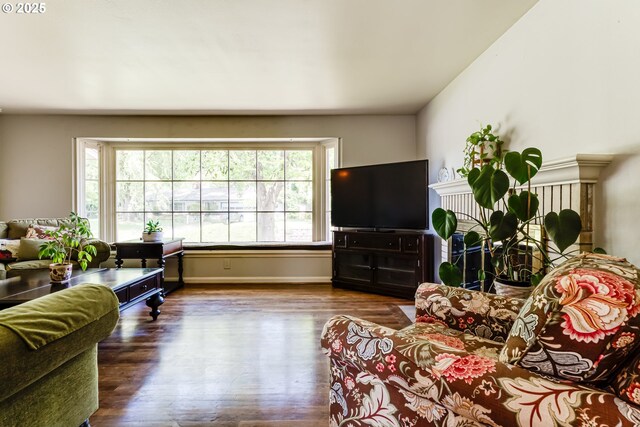 488 Pinto Way, Eugene, OR 97401 - living area featuring plenty of natural light, dark wood-style flooring, and baseboards