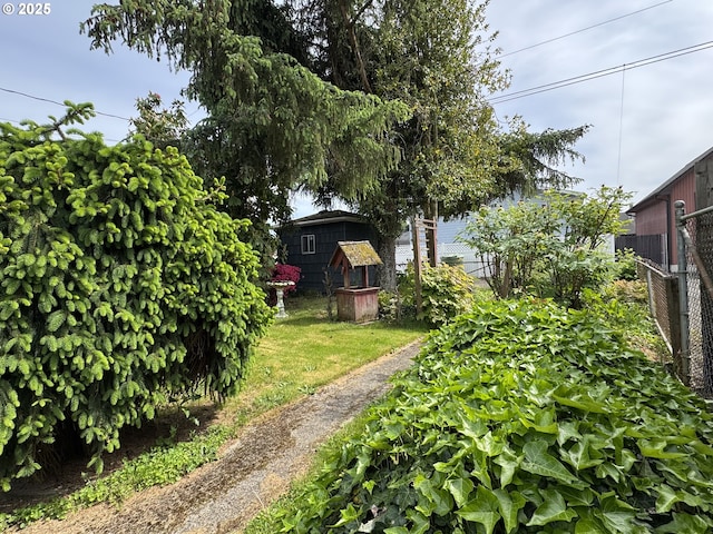 2727 Maple St, Longview, WA 98632 - view of yard featuring fence