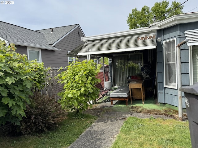 2727 Maple St, Longview, WA 98632 - entrance to property with fence and a shingled roof