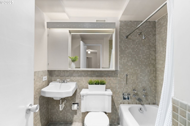 2323 SW Park Pl Unit 603, Portland, OR 97205 - full bathroom featuring shower / bath combination with curtain, toilet, tile walls, and a sink