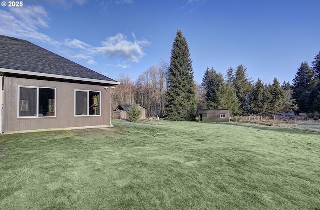 view of yard with a storage shed