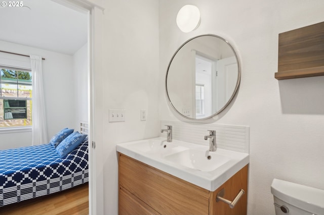 727 SE 33rd Pl Unit 21, Portland, OR 97214 - bathroom featuring toilet, double vanity, backsplash, and ensuite bathroom
