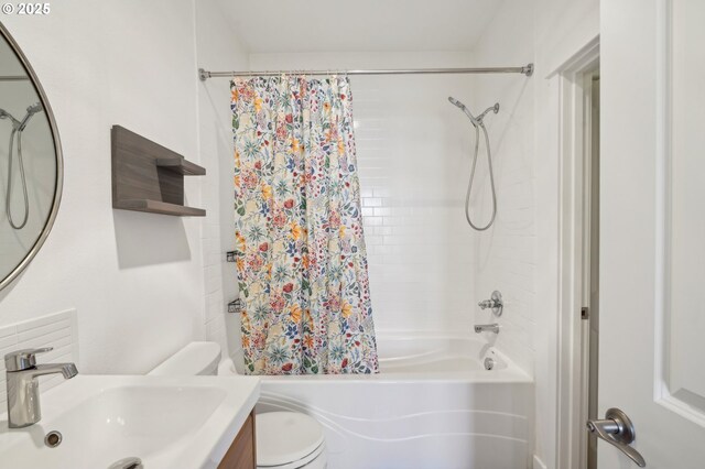 727 SE 33rd Pl Unit 21, Portland, OR 97214 - full bathroom featuring shower / bathtub combination with curtain, toilet, and vanity