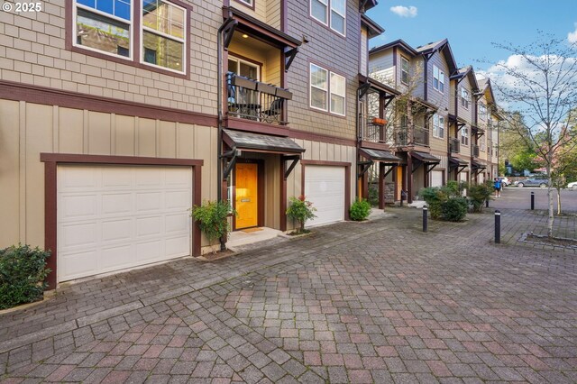 727 SE 33rd Pl Unit 21, Portland, OR 97214 - view of road featuring a residential view