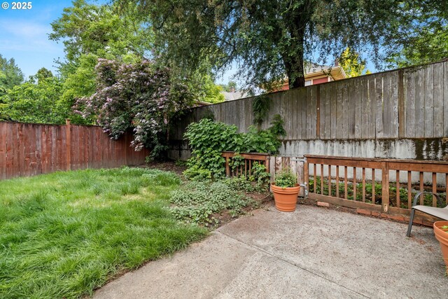 3113 SE Main St, Portland, OR 97214 - fenced backyard with a patio