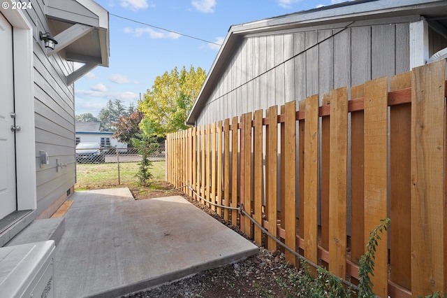 6050 SE 136th Ave, Portland, OR 97236 - view of patio / terrace featuring fence