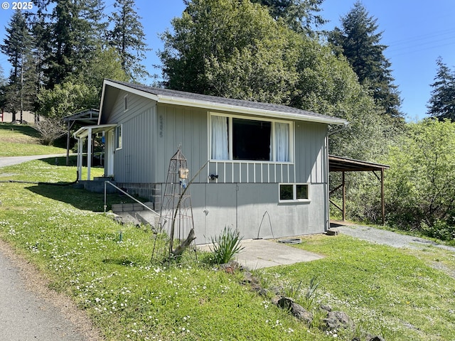 54825 Robinson Rd, Coquille, OR 97423 - view of front of home with a front yard and driveway