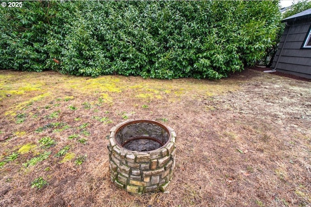 view of yard featuring an outdoor fire pit